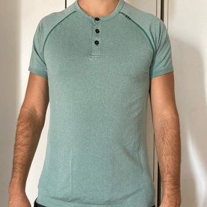 Men’s lulu lemon t shirt